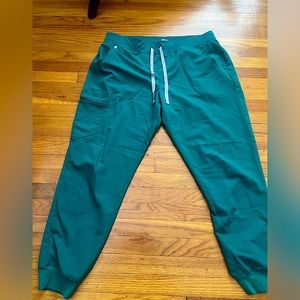 Figs Zamora joggers. Size XL in hunter green